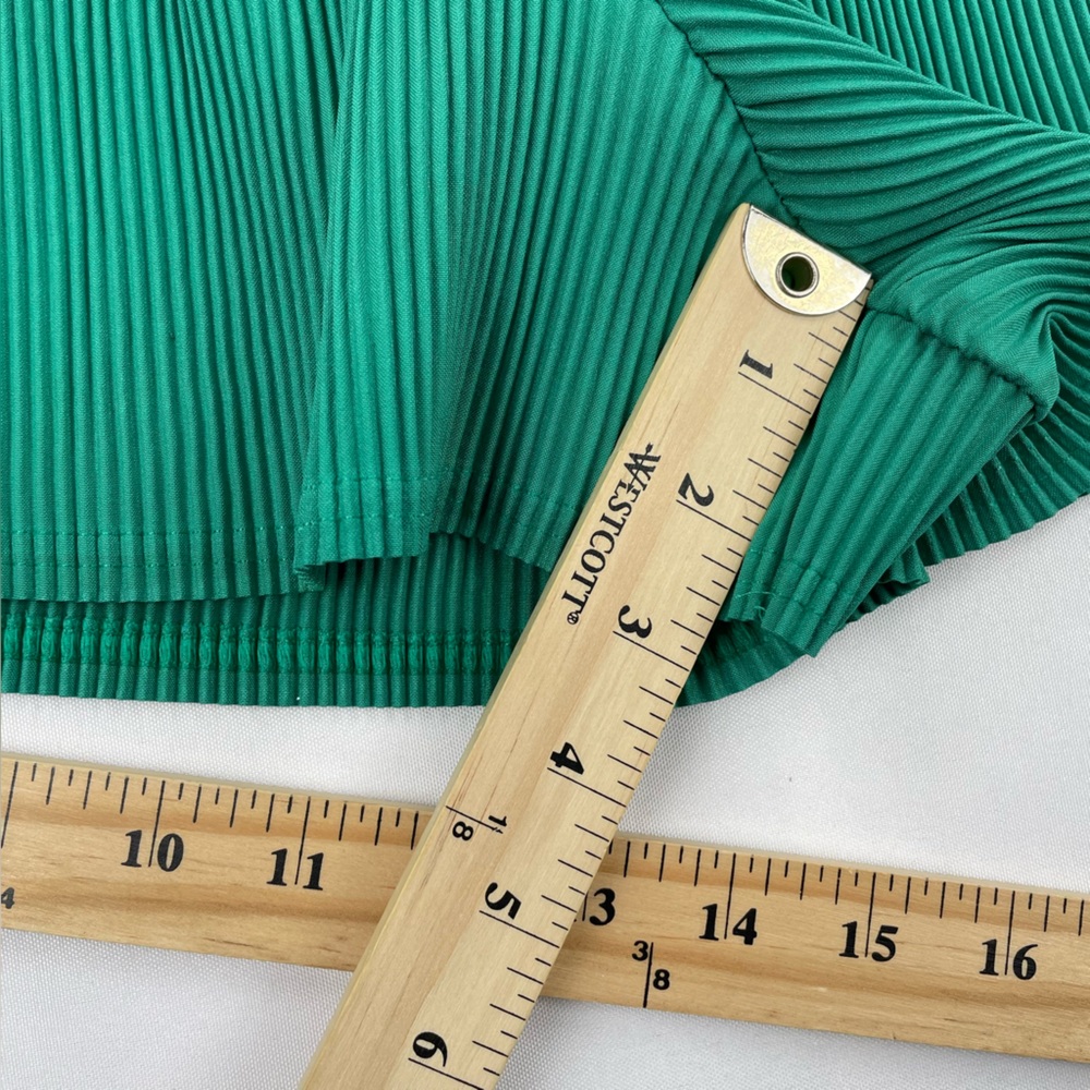 All In Motion Pleated Athletic Shorts Women’s XXL Green Ruffled Light 2.5” NWT - Picture 11 of 13